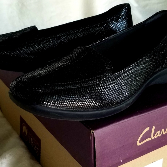 Clarks Lizard Leather Loafers - Picture 5 of 9